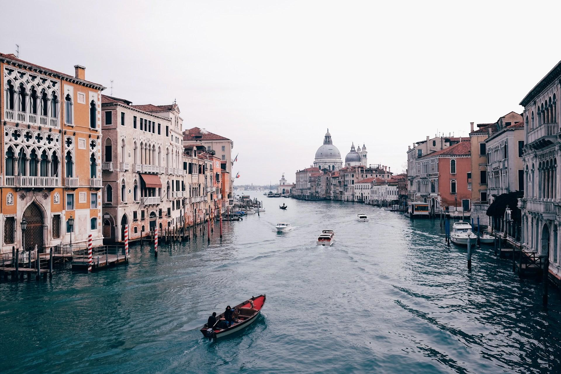 Venice: Curiosities, Unusual Places and Local Traditions - background banner